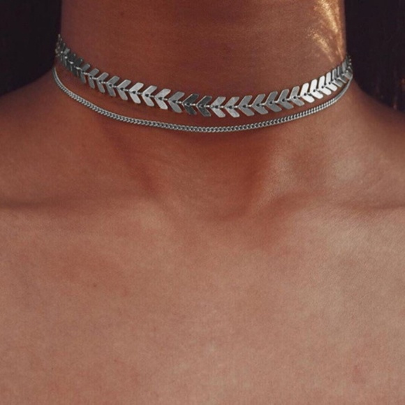 Double Arrow Choker Necklace Silver - Picture 2 of 4